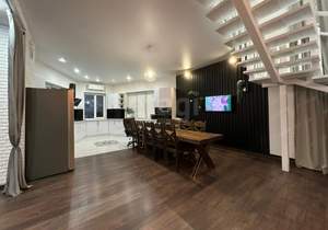 Дом 305м², 2-этажный, участок 13 сот.  