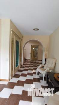 Коттедж 300м&sup2;, 2-этажный, участок 12 сот.  