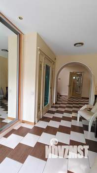 Коттедж 300м&sup2;, 2-этажный, участок 12 сот.  