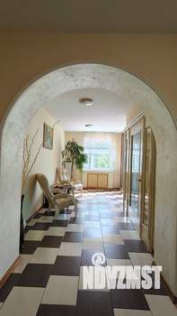 Коттедж 300м&sup2;, 2-этажный, участок 12 сот.  