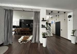 Дом 305м², 2-этажный, участок 13 сот.  