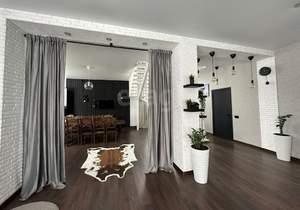 Дом 305м², 2-этажный, участок 13 сот.  