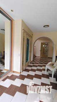 Коттедж 300м&sup2;, 2-этажный, участок 12 сот.  