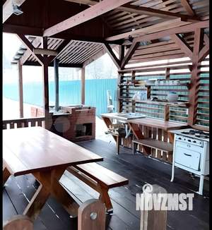 Коттедж 299м², 2-этажный, участок 12 сот.  