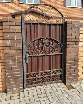 Дом 350м², 2-этажный, участок 15 сот.  