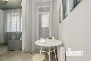 Студия квартира, посуточно, 35м2, 1/9 этаж