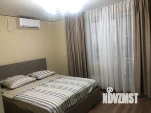 1-к квартира, посуточно, 40м2, 18/27 этаж