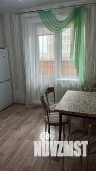 1-к квартира, посуточно, 37м2, 9/16 этаж