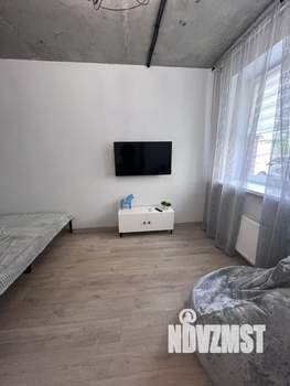 Студия квартира, посуточно, 35м2, 1/9 этаж