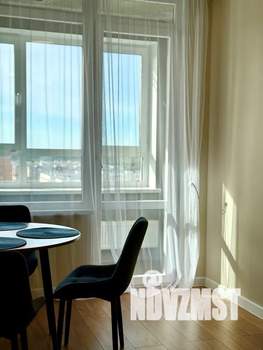 1-к квартира, посуточно, 40м2, 18/25 этаж