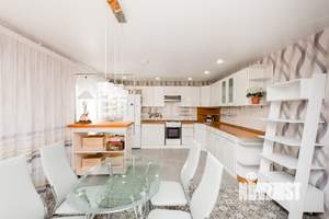 4-к квартира, вторичка, 133м2, 10/10 этаж