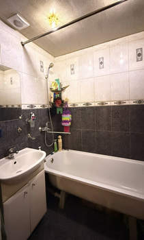 2-к квартира, вторичка, 50м2, 1/10 этаж