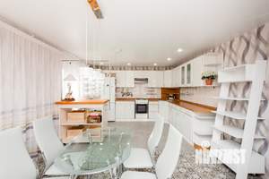 4-к квартира, вторичка, 133м2, 10/10 этаж